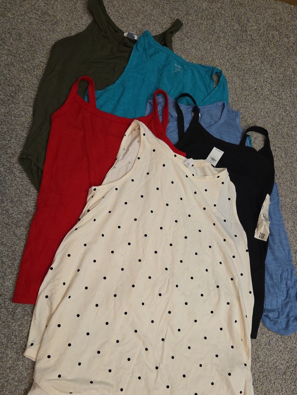 Old Navy 6 Assorted Women’s Tank Top Bundle, Cream Dots Medium